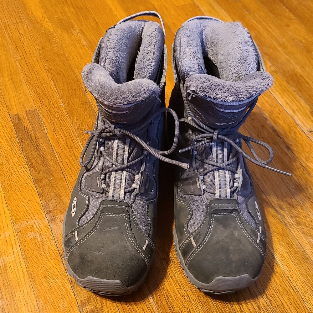 Snow boots